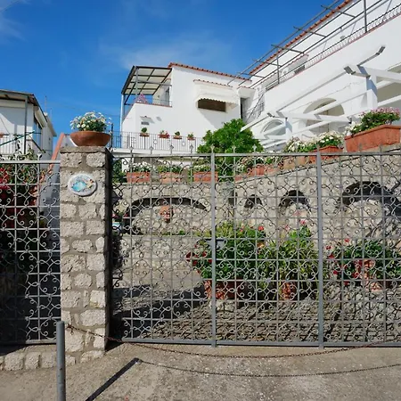 Oda ve Kahvaltı La Ninfa Di Capri 4*